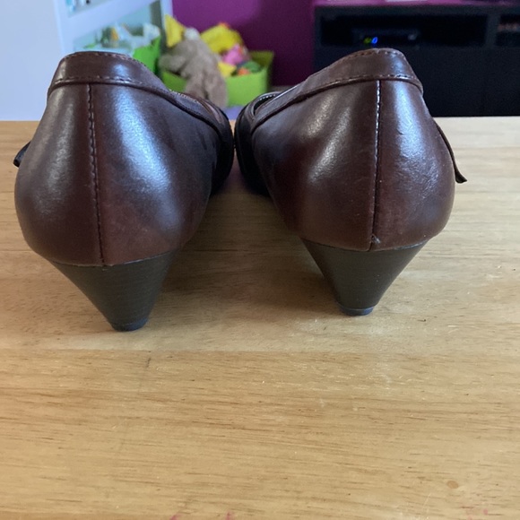 NWOT brown faux leather heels - Picture 2 of 3